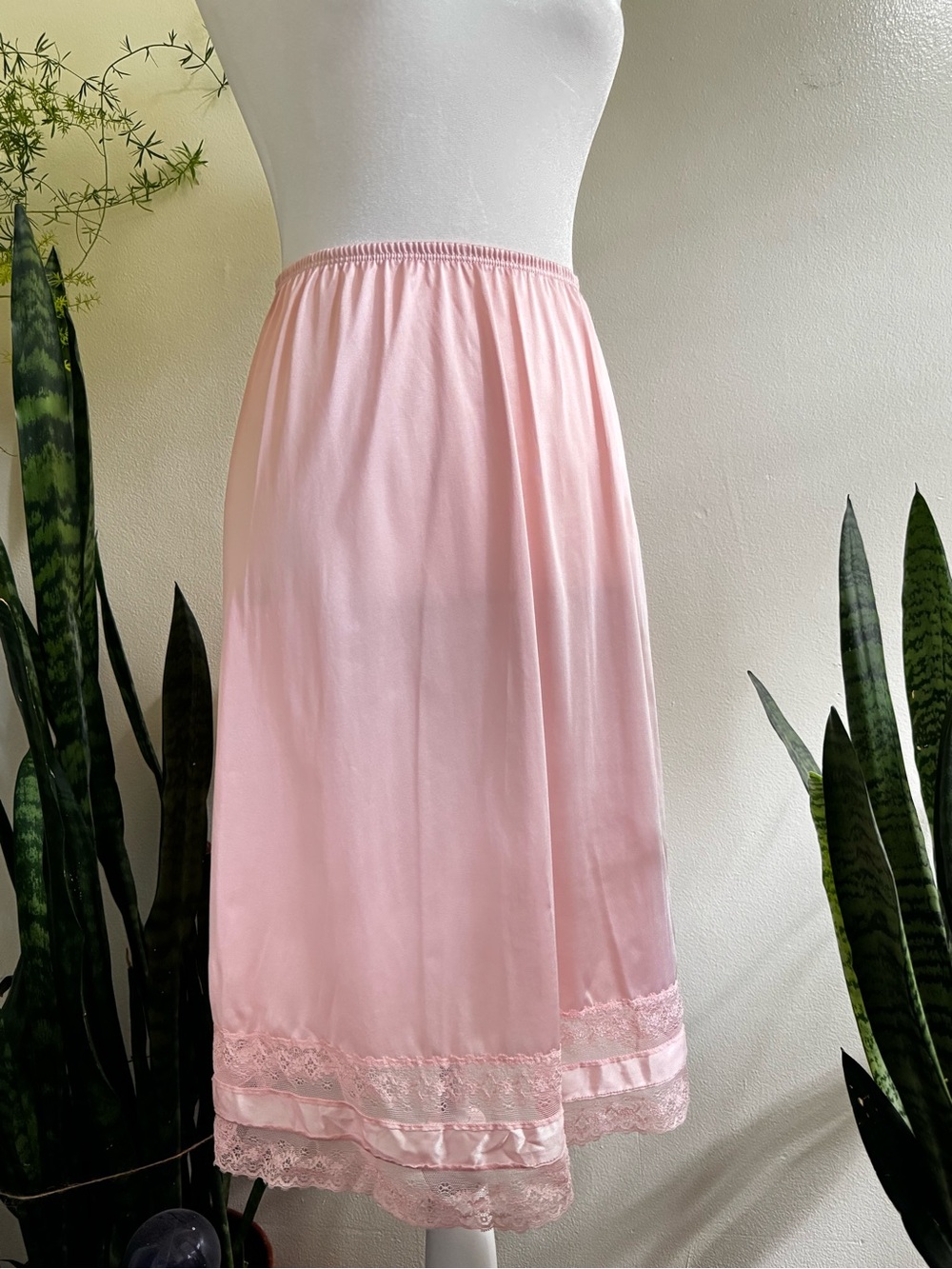 VTG 1960s Pink Lace-Trim Half Slip Skirt